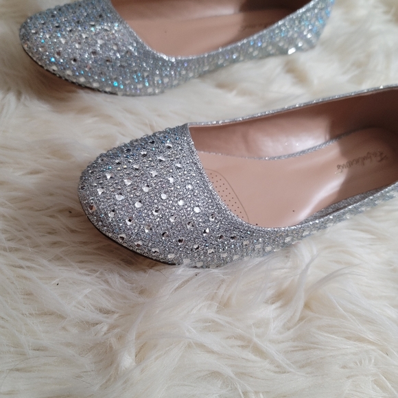 Shoes - Picture 3 of 6